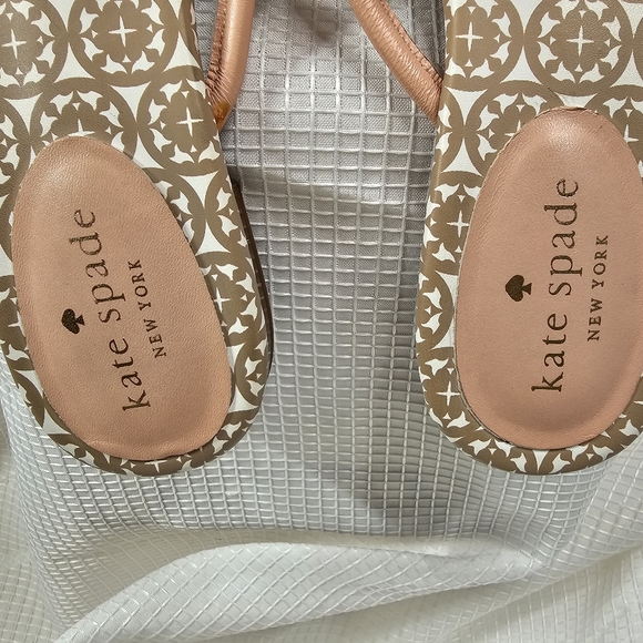 *LIKE NEW* Kate Spade Sandals/Flip Flops - Picture 13 of 14